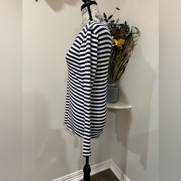 Eddie Bauer Striped Navy and White Long Sleeve Top size Medium - Picture 4 of 7